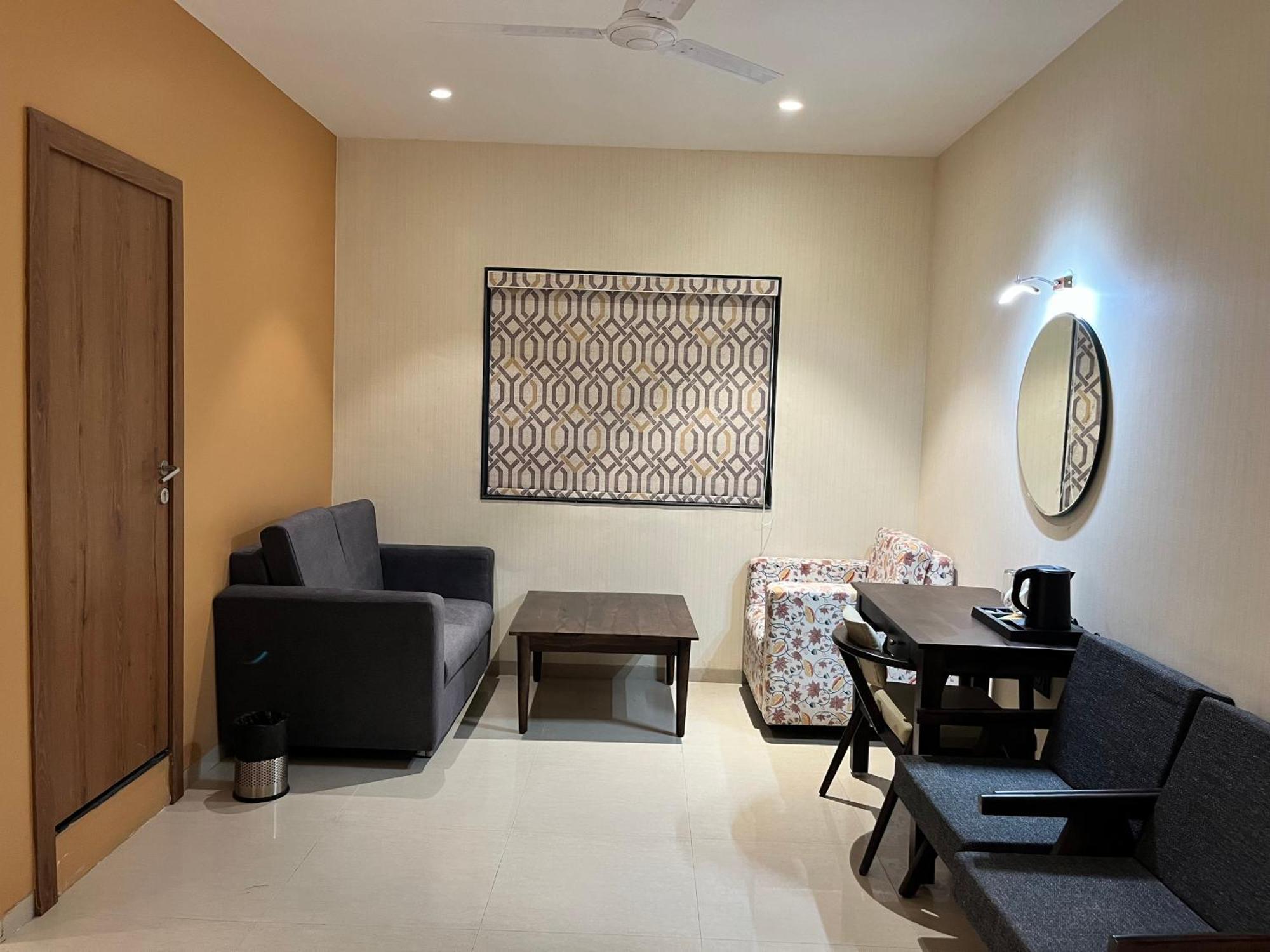 Hotel Avenue Plaza Mundra Εξωτερικό φωτογραφία