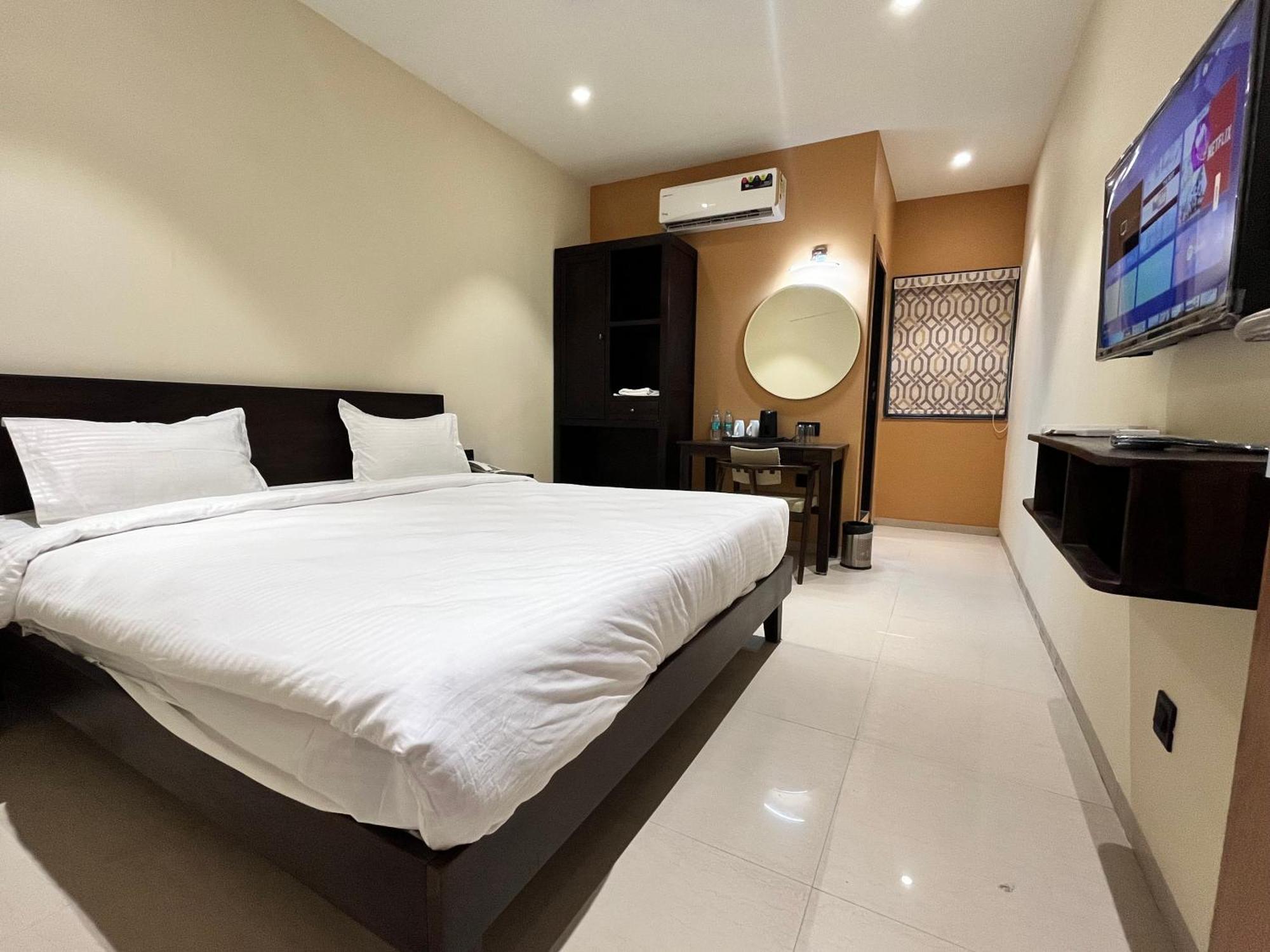 Hotel Avenue Plaza Mundra Εξωτερικό φωτογραφία